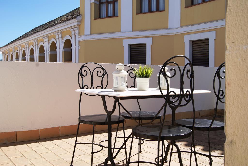 Apartamentos Turisticos La Encarnacion Seville Exterior photo