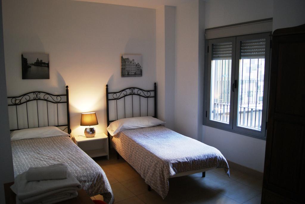 Apartamentos Turisticos La Encarnacion Seville Exterior photo